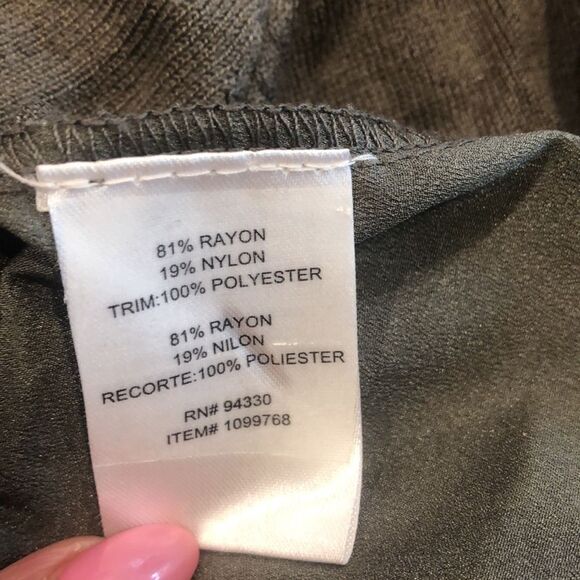 Green long sleeve sweater Top - Picture 5 of 6